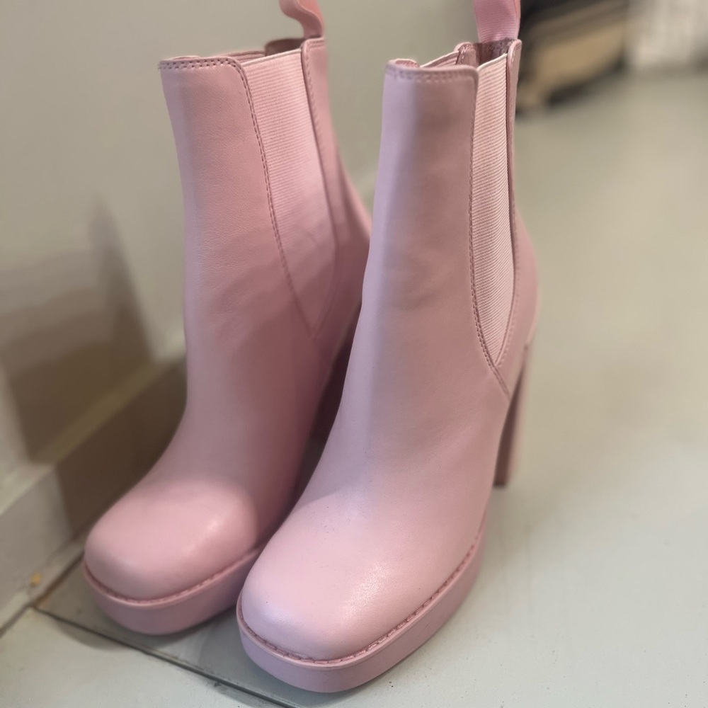 Steve Madden Pink Triple Chelsea Boots Size 7.5